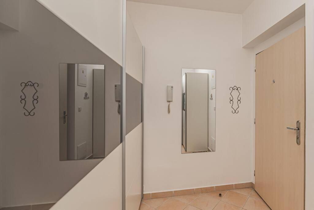 °°°Carolina'S Modern Apartment °°° Hradec Králové Exteriér fotografie